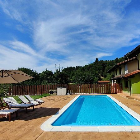 Chalet Con Piscina Climatizada En La Naturaleza Areatza Exterior foto