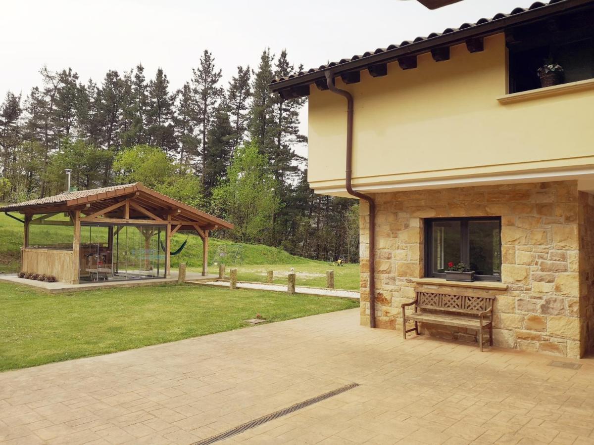 Chalet Con Piscina Climatizada En La Naturaleza Areatza Exterior foto