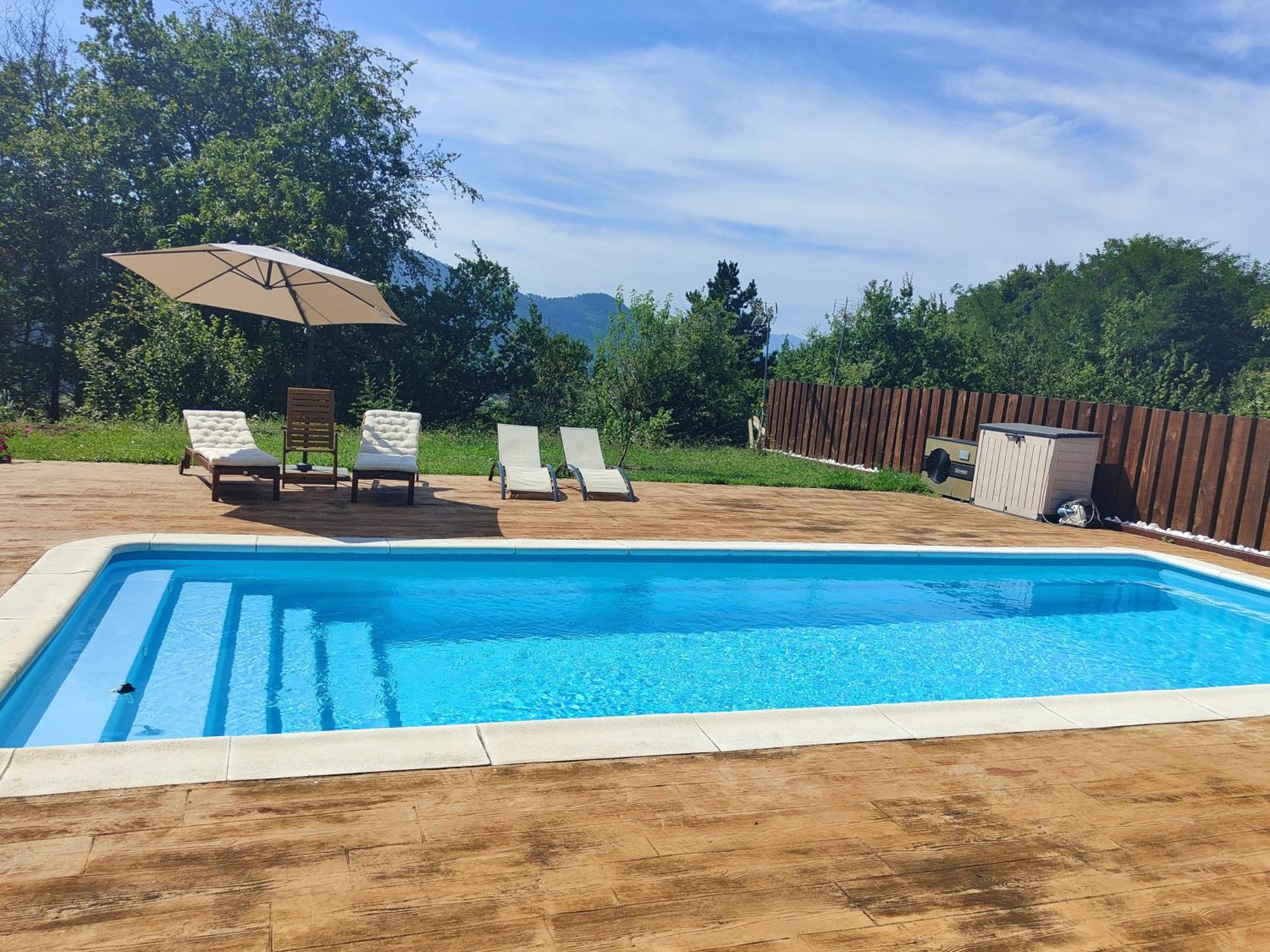 Chalet Con Piscina Climatizada En La Naturaleza Areatza Exterior foto